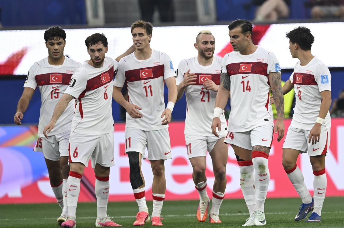 D&uuml;nya Kupası nda Tarkan detayı! Millilerin attığı golden sonra &ccedil;aldı 1