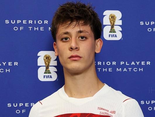 Arda G&uuml;ler ABD ma&ccedil;ı sonrası &ouml;d&uuml;l&uuml;n&uuml; aldı