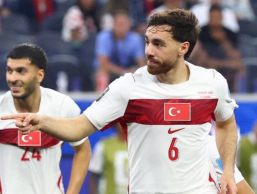 Orkun K&ouml;k&ccedil;&uuml;'n&uuml;n babasından olay hareket! Milli takımda aile krizi...