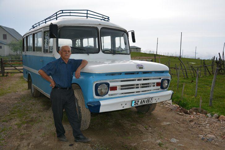 1962 model otobüsüne gözü gibi bakıyor  G1