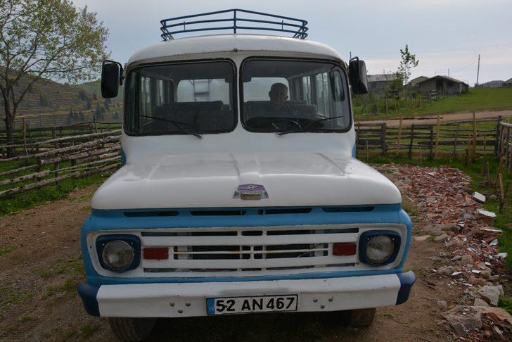 1962 model otobüsüne gözü gibi bakıyor  G3