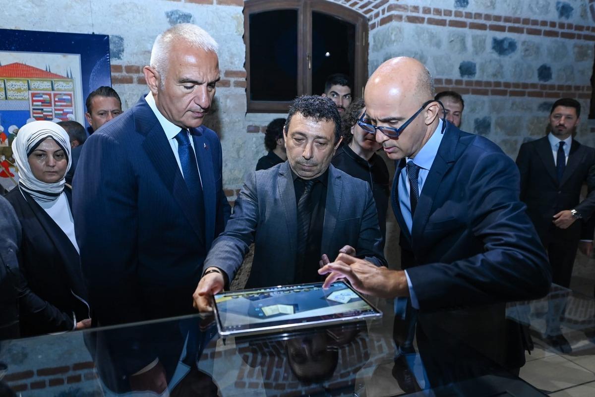 Takiyy&uuml;dd&icirc;n R&acirc;sıd ın 500. yılına &ouml;zel sergi a&ccedil;ıldı! Bakan Ersoy: "T&uuml;rkiye &ouml;zg&uuml;venini yeniden kazandı" 9