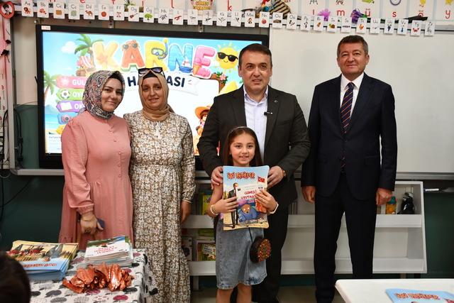 Bursa ve &ccedil;evre illerde &ouml;ğrenciler karnelerini aldı 3