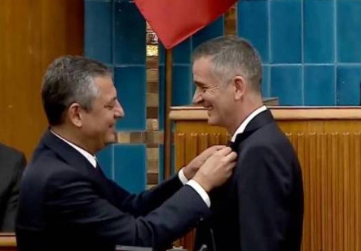 Meclis te sandalye dağılımı değişti! AK Parti ye katılım, CHP de kan kaybı s&uuml;r&uuml;yor 2