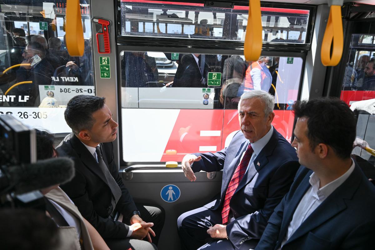 Rozetlerini Erdoğan takmıştı! Mansur Yavaş sessiz kalmadı 1