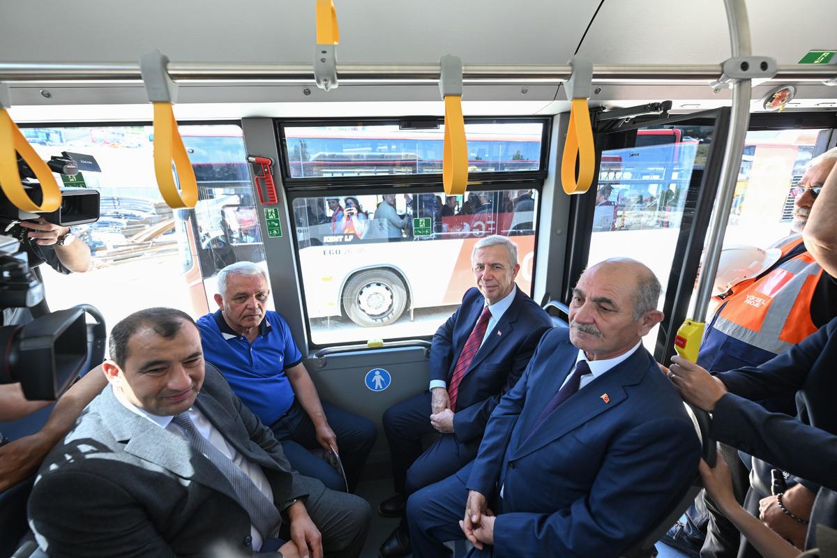 Rozetlerini Erdoğan takmıştı! Mansur Yavaş sessiz kalmadı 3