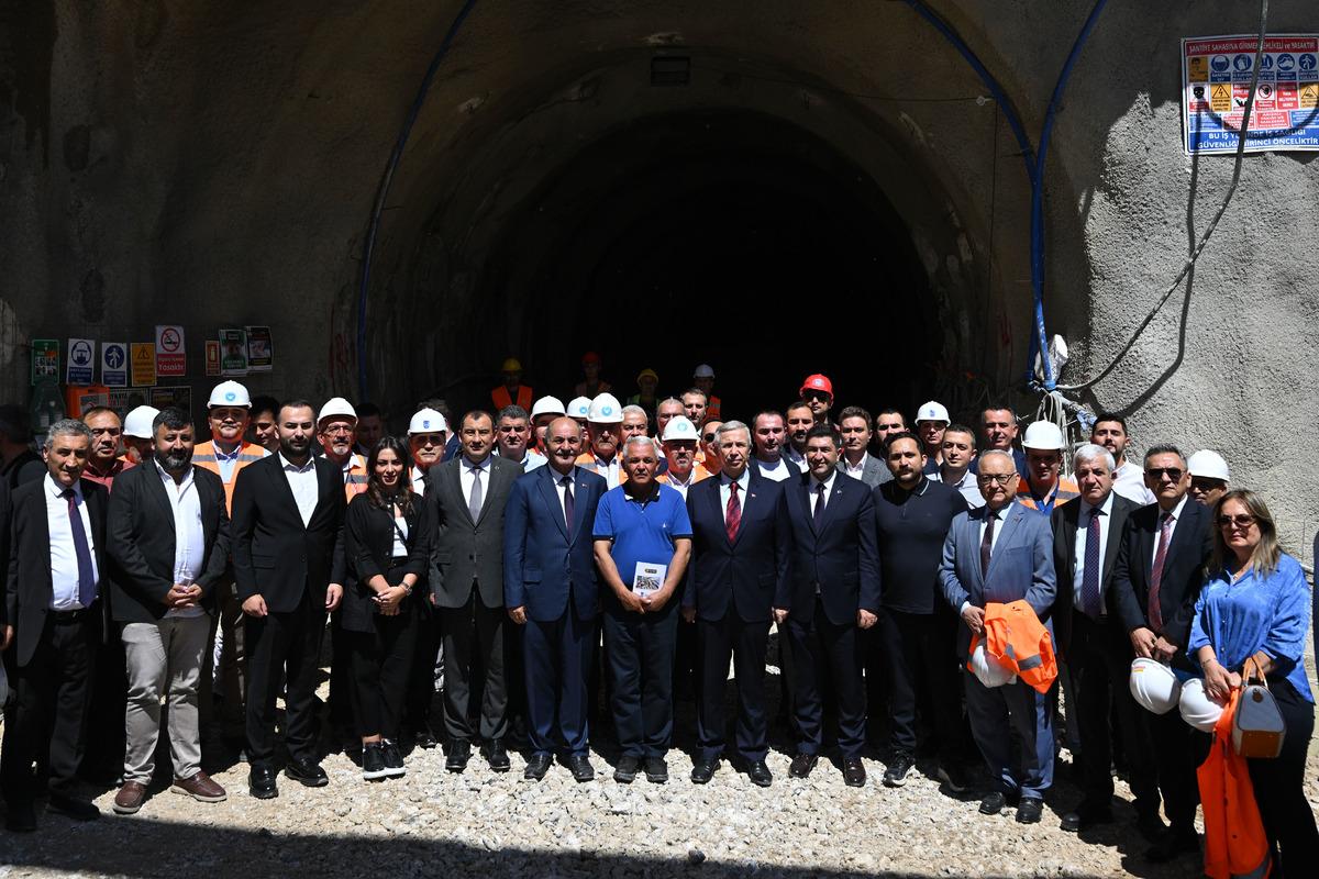Rozetlerini Erdoğan takmıştı! Mansur Yavaş sessiz kalmadı 7