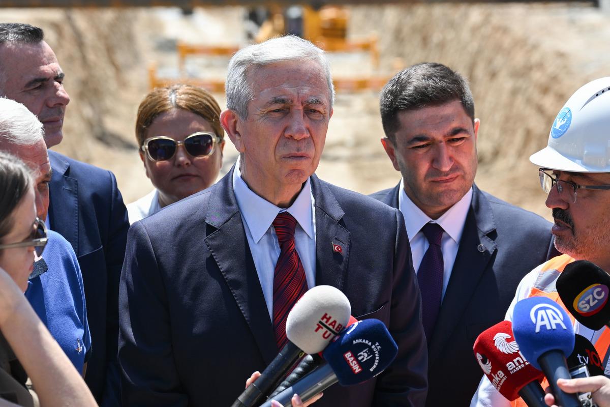 Rozetlerini Erdoğan takmıştı! Mansur Yavaş sessiz kalmadı 9