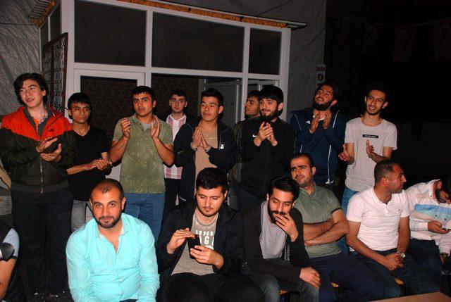 AK Parti adayı Zülfü Tolga Ağar, Elazığ'da sahur programına katıldı (2)- Yeniden