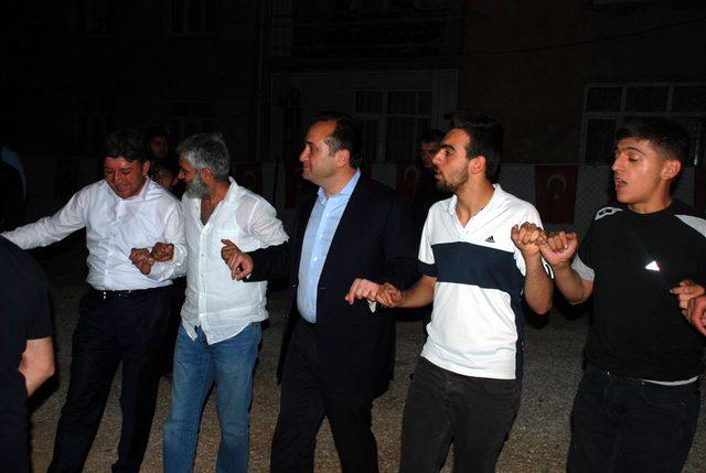 AK Parti adayı Zülfü Tolga Ağar, Elazığ'da sahur programına katıldı (2)- Yeniden