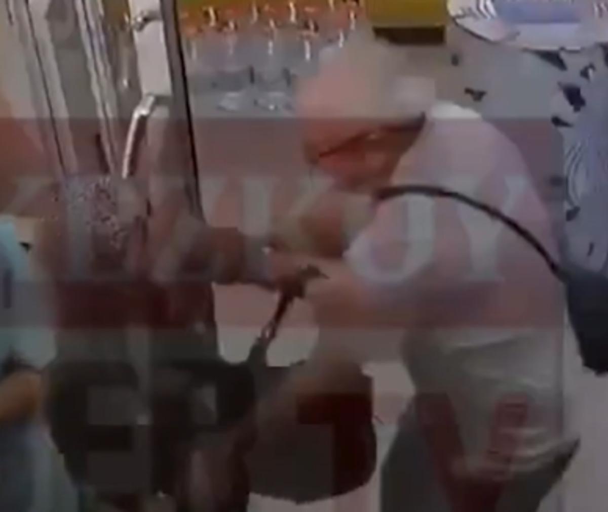 Kocasını öldürmek isterken silahı tutukluk yaptı! 2