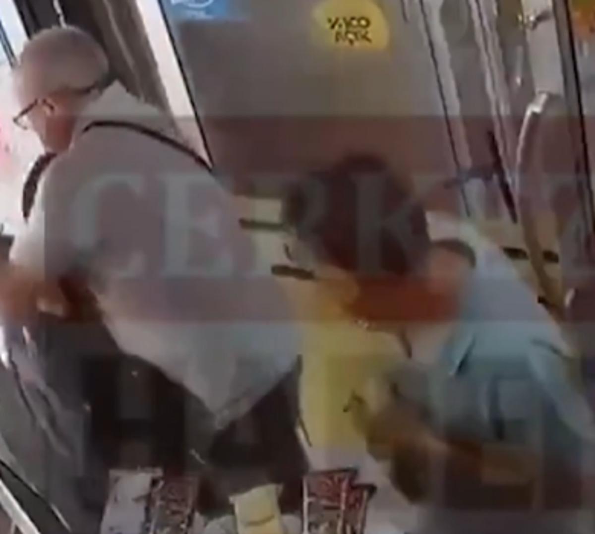Kocasını öldürmek isterken silahı tutukluk yaptı! 3