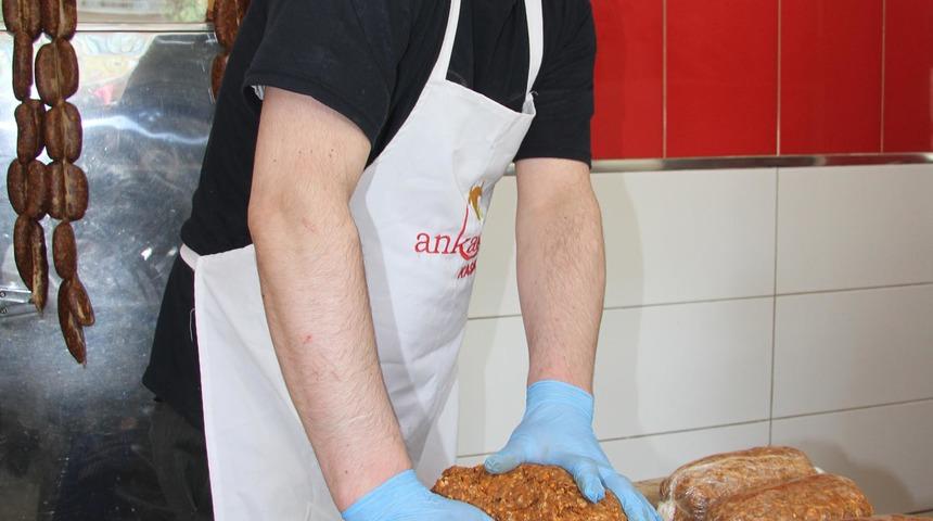 Kayseri'de ramazanın vazgeçilmezi sucuk içi