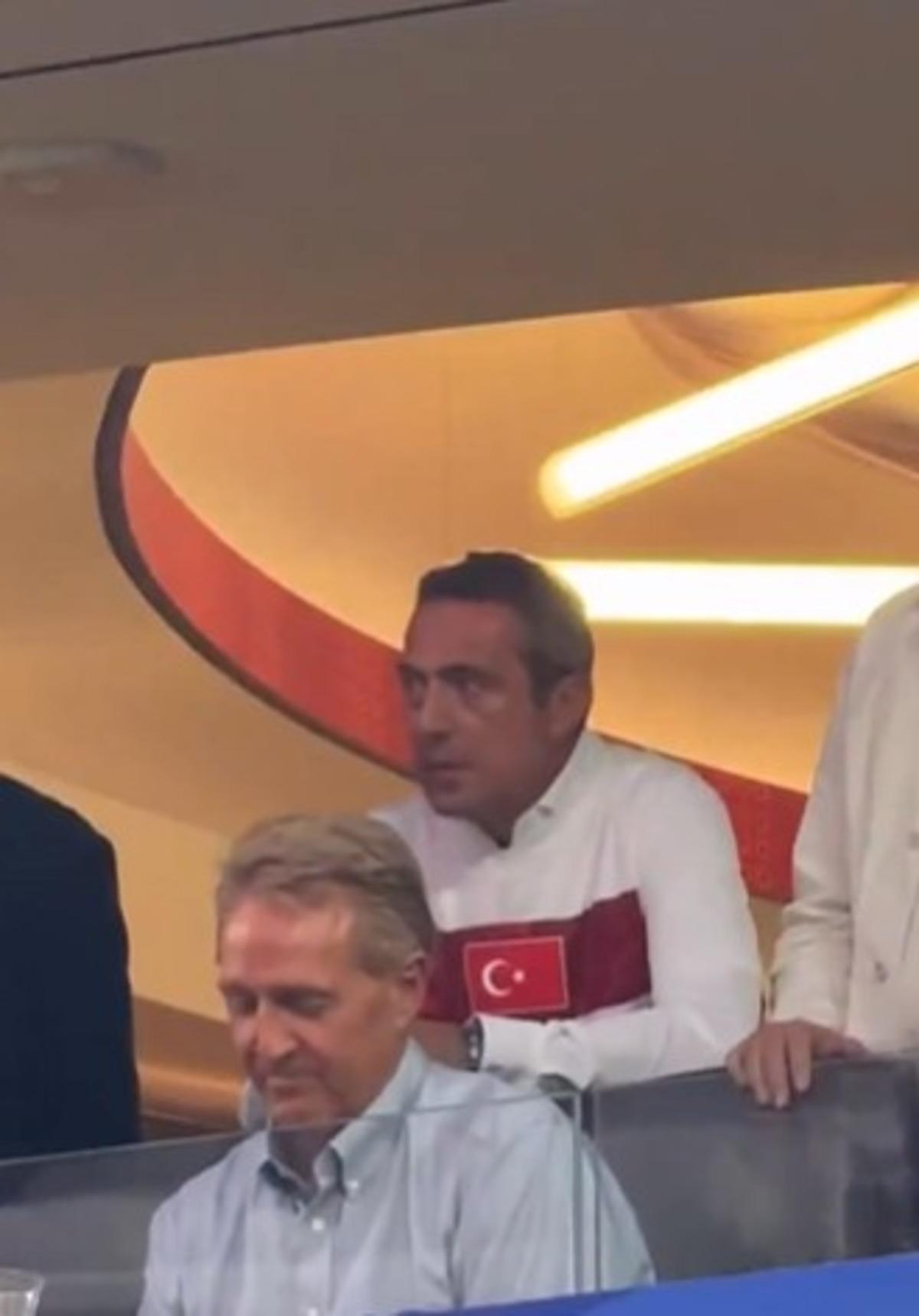 Ali Ko&ccedil; ve Brad Pitt T&uuml;rkiye-ABD ma&ccedil;ını yan yana izledi! Loca fiyatı ortaya &ccedil;ıktı  2