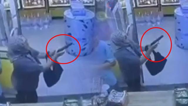 Kocasını öldürmek isterken silahı tutukluk yaptı! 