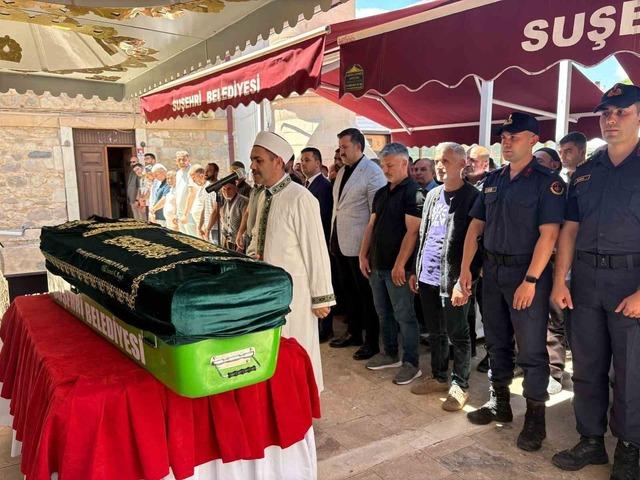 Sivas&rsquo;ta Kıbrıs gazisi son yolculuğuna uğurlandı 1