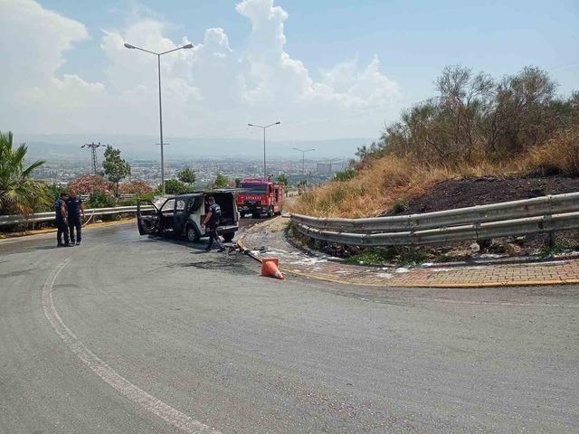 Polis aracı alevlere teslim oldu 4