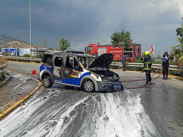 Polis aracı alevlere teslim oldu 3