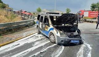 Polis aracı alevlere teslim oldu