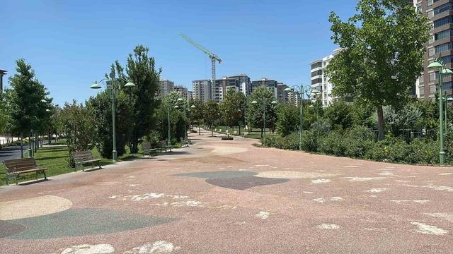 Karne g&uuml;n&uuml; bı&ccedil;aklanan 10&rsquo;uncu sınıf &ouml;ğrencisi ağır yaralandı 3