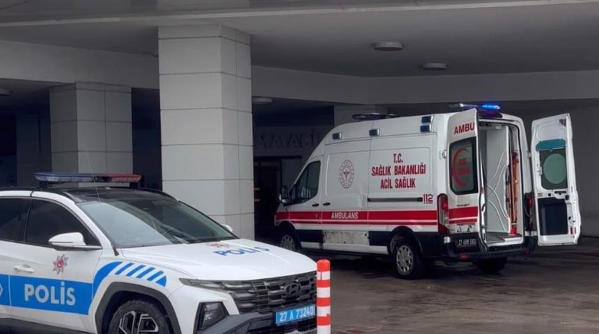 Karne g&uuml;n&uuml; bı&ccedil;aklanan 10&rsquo;uncu sınıf &ouml;ğrencisi ağır yaralandı