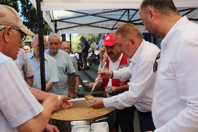Vatandaşlara aşure ikramı 4