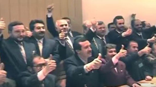 1994'teki seçim zaferi sonrası Recep Tayyip Erdoğan