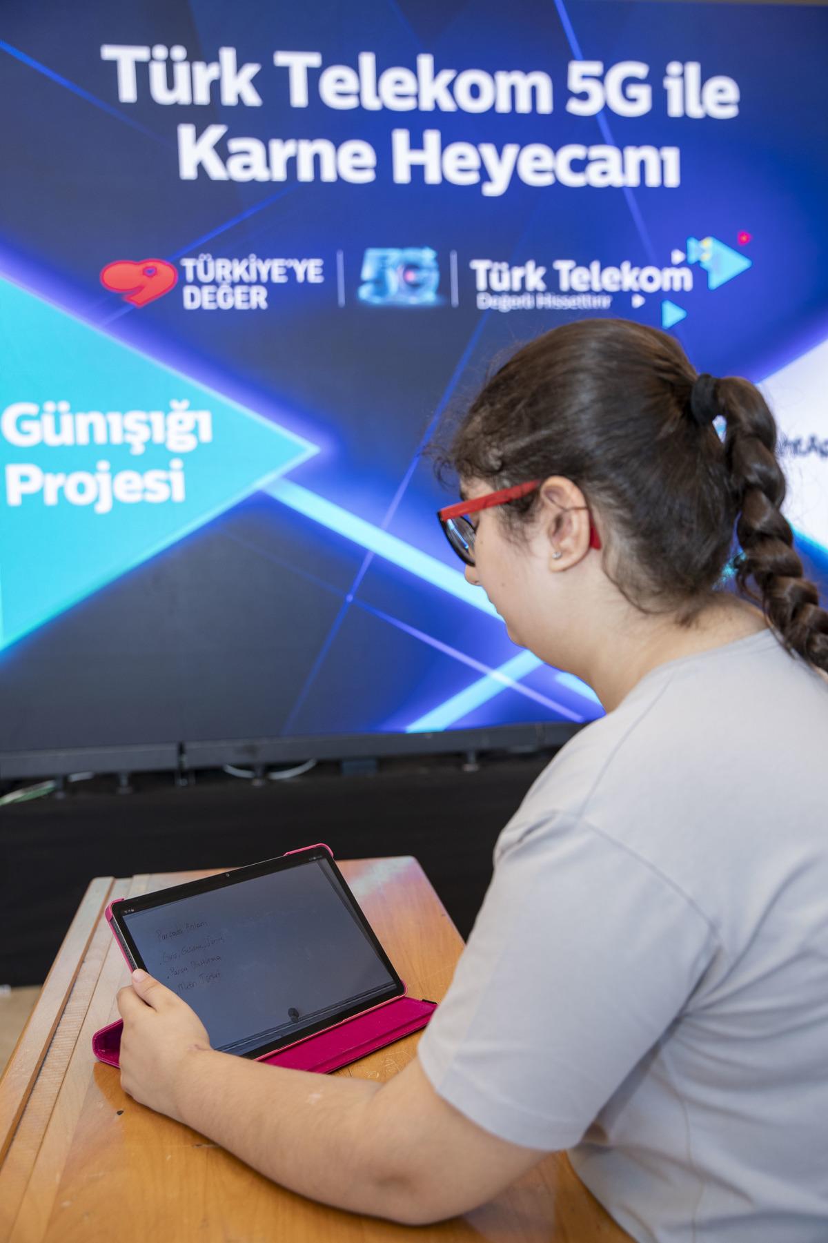 Türk Telekom, TahtApp uygulamasıyla çocuklara ışık oldu;  5G ile karne heyecanı 7 ilde eş zamanlı yaşandı 3