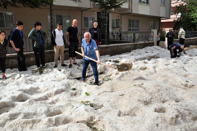 Ankara'da sağanak ve dolu; yollar kapandı