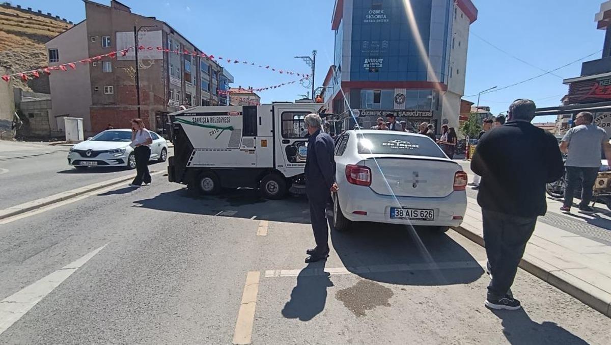 Sivas ta 4 ara&ccedil;lı zincirleme kaza: 1 yaralı 1
