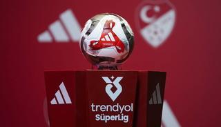 S&uuml;per Lig devi transferi resmen a&ccedil;ıkladı! 1 yıllık imza...