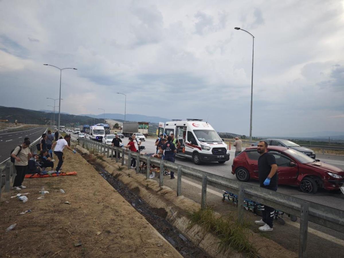Aydın-Denizli otoyolunda feci kaza: 1 i ağır 20 yaralı 1