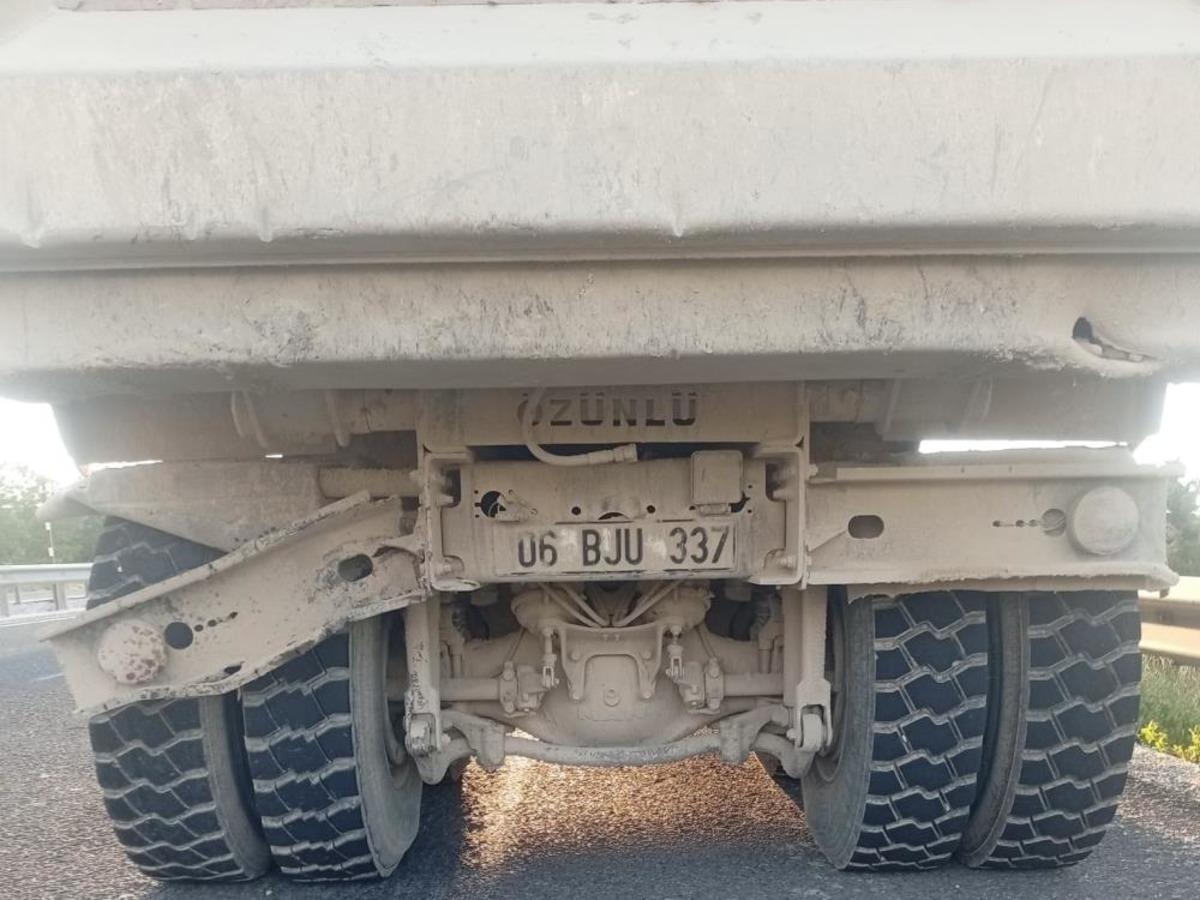 Uşak&rsquo;ta motosiklet kamyona arkadan &ccedil;arptı: 1 &ouml;l&uuml; 2