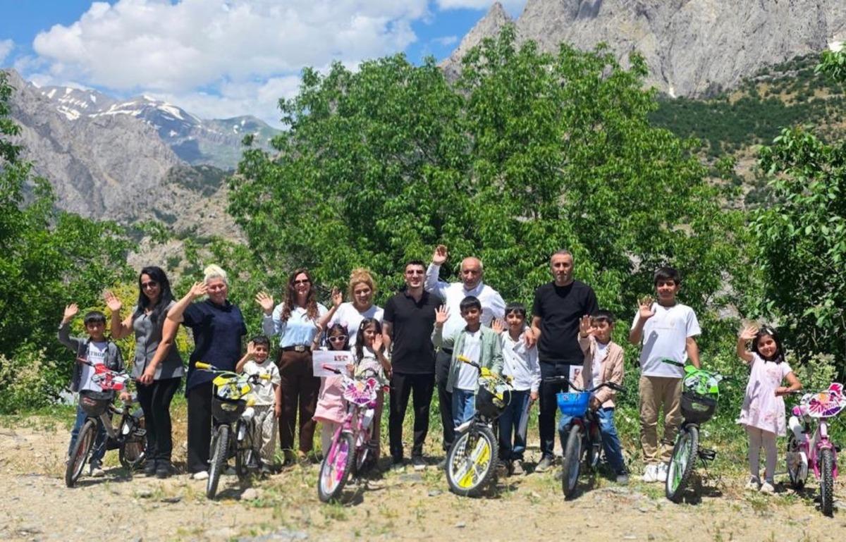 Sınırda karne sevinci bisiklet hediyesiyle ta&ccedil;landı 1