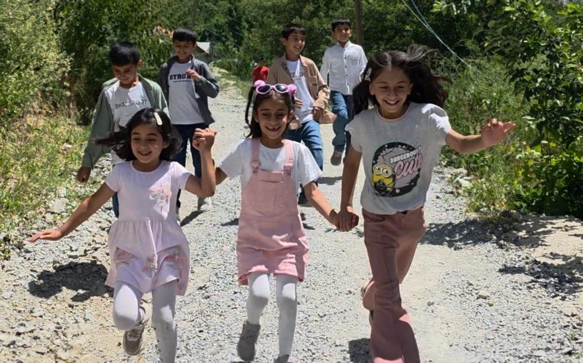 Sınırda karne sevinci bisiklet hediyesiyle ta&ccedil;landı 2
