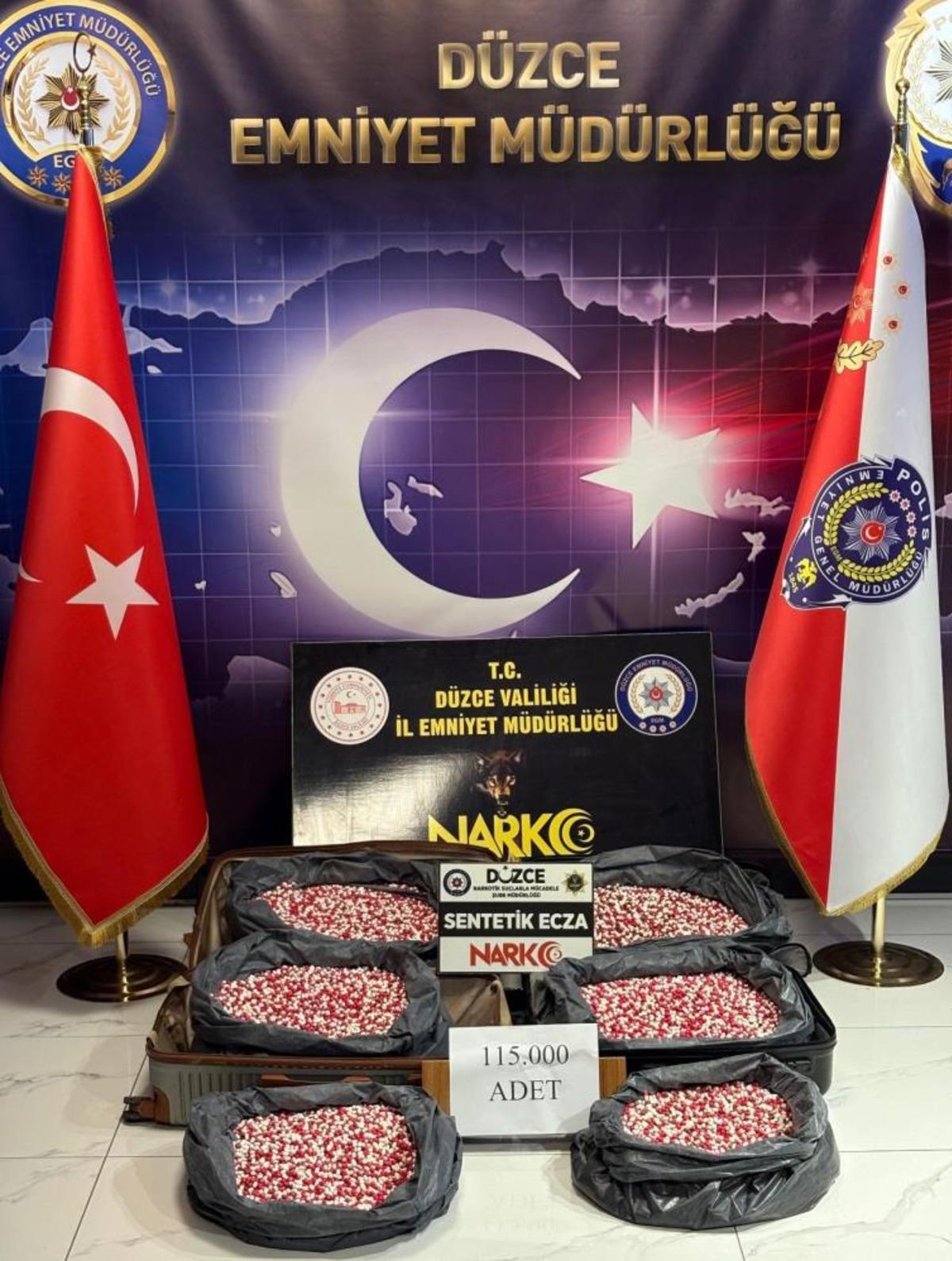 İstanbul dan Samsun a uyuşturucu sevkiyatına D&uuml;zce polisi  Dur  dedi 1