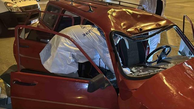 Kırmızı ışık ihlali felaket getirdi: Otomobilin &ccedil;arptığı motosikletli ağır yaralandı 3