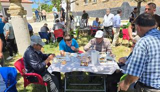 Aşure birliğe sebep oldu, onlarca kişi sofrada buluştu