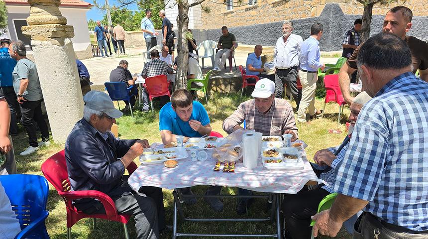 Aşure birliğe sebep oldu, onlarca kişi sofrada buluştu