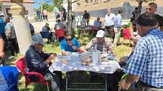 Aşure birliğe sebep oldu, onlarca kişi sofrada buluştu