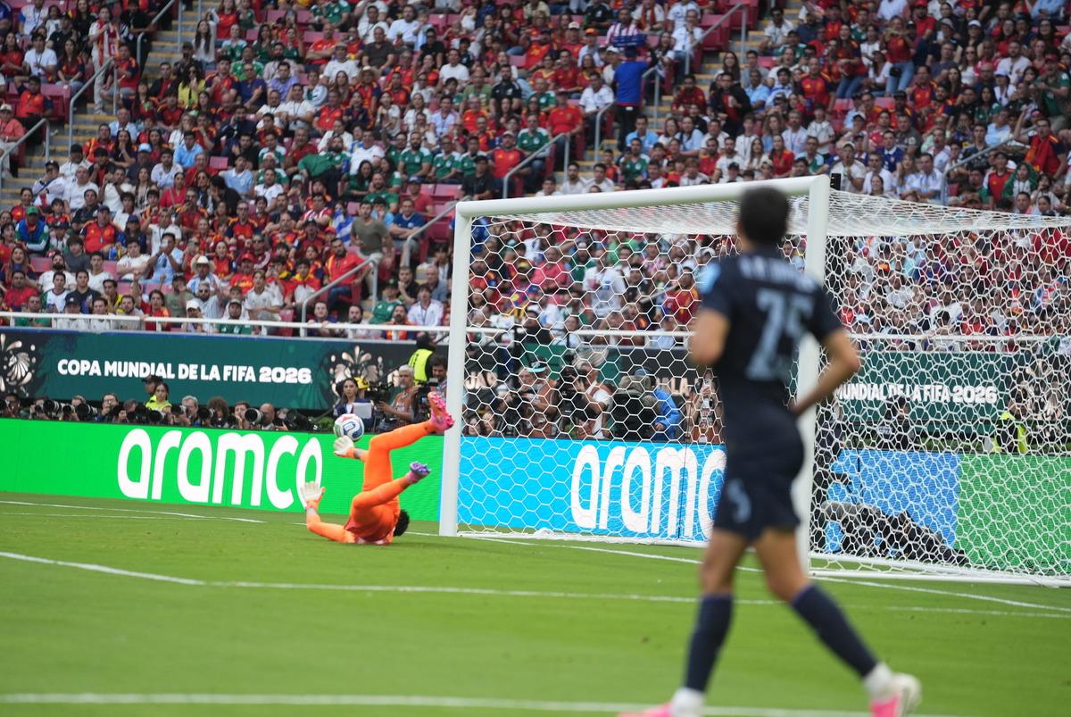 Muslera nın hatası pahalıya patladı! Uruguay elendi 2