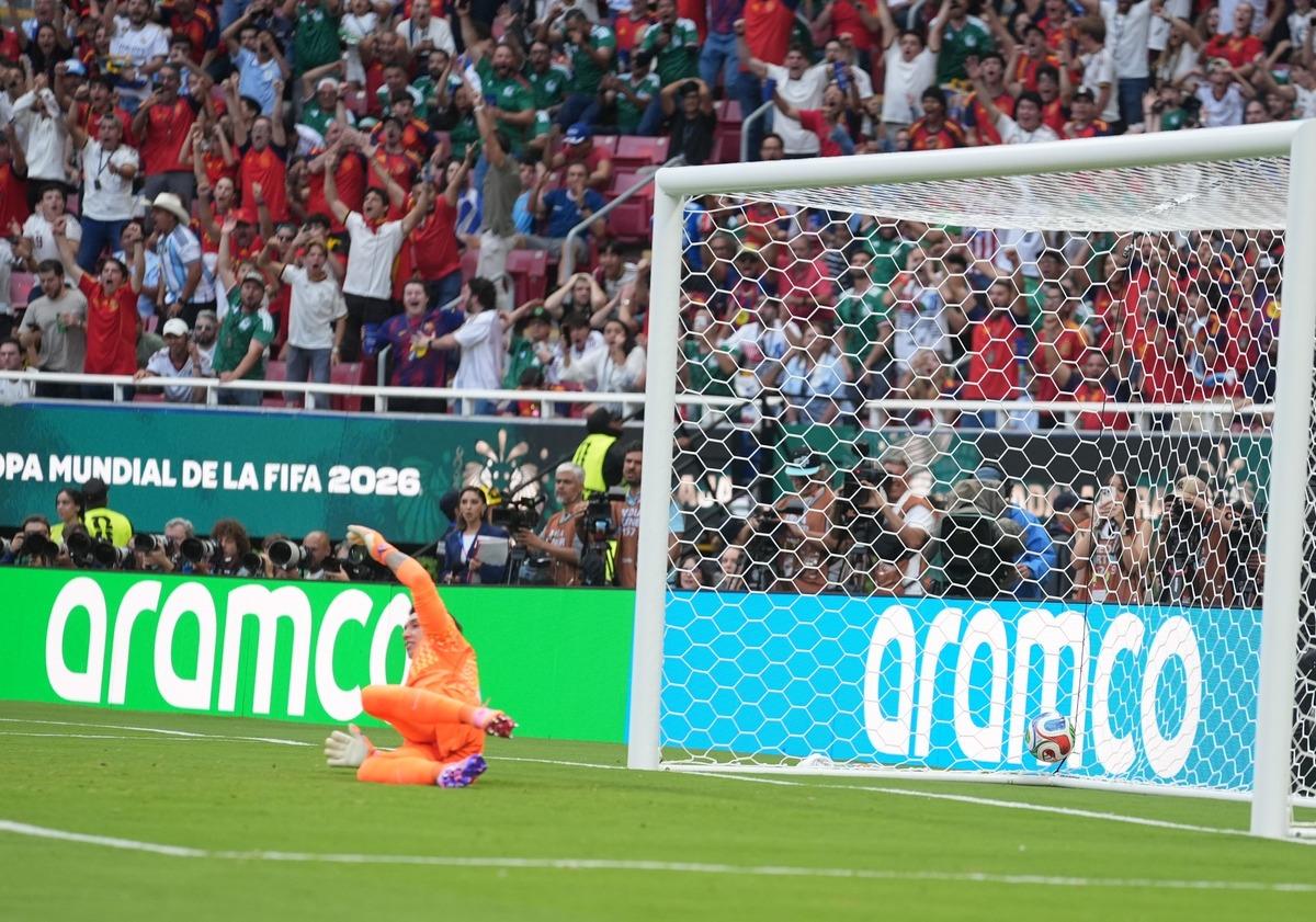 Muslera nın hatası pahalıya patladı! Uruguay elendi 3