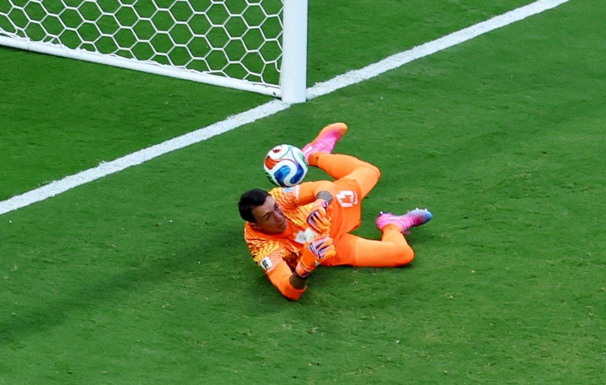 Muslera hocasını &ccedil;ılgına &ccedil;evirdi! "Yanıma gelip &ccedil;ıkmak istedi" 1