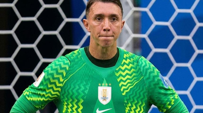 Muslera hocasını &ccedil;ılgına &ccedil;evirdi! "Yanıma gelip &ccedil;ıkmak istedi"