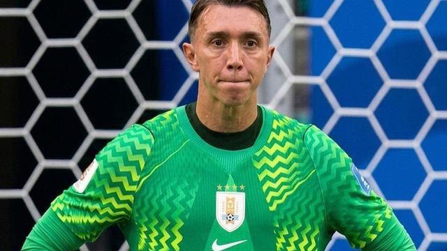 Muslera hocasını çılgına çevirdi! Yanıma gelip çıkmak istedi