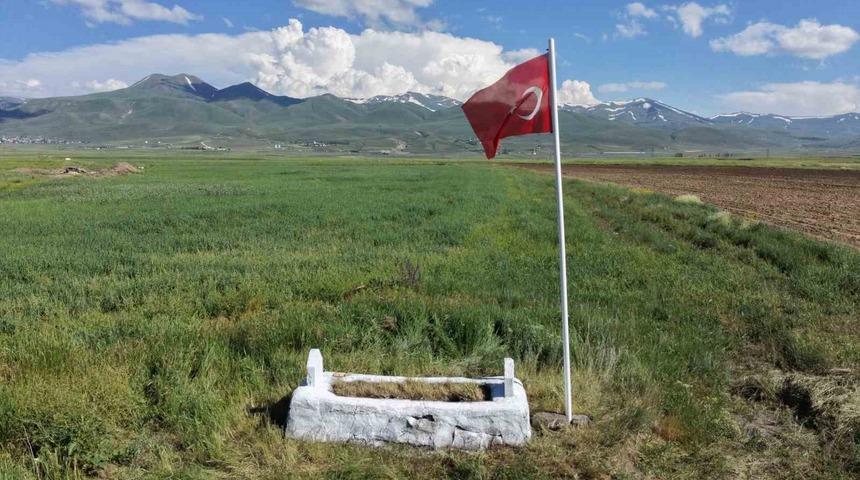 149 yıldır Erzurum Ovası&rsquo;nda n&ouml;bet tutan şehide vefa
