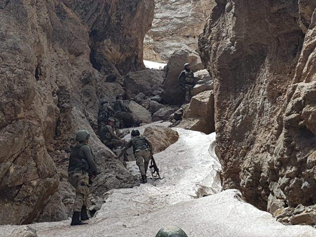 Van Başkale'de PKK'ya ait 3 sığınak bulundu