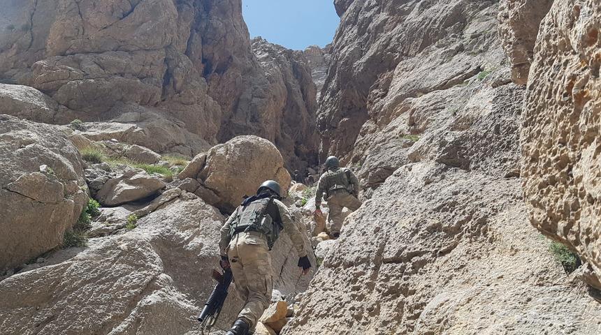 Van'da PKK'ya ait sığınaklar bulundu