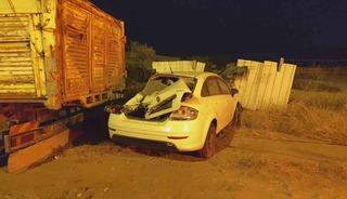 Kamyonla &ccedil;arpışan otomobilin s&uuml;r&uuml;c&uuml;s&uuml; yaralandı
