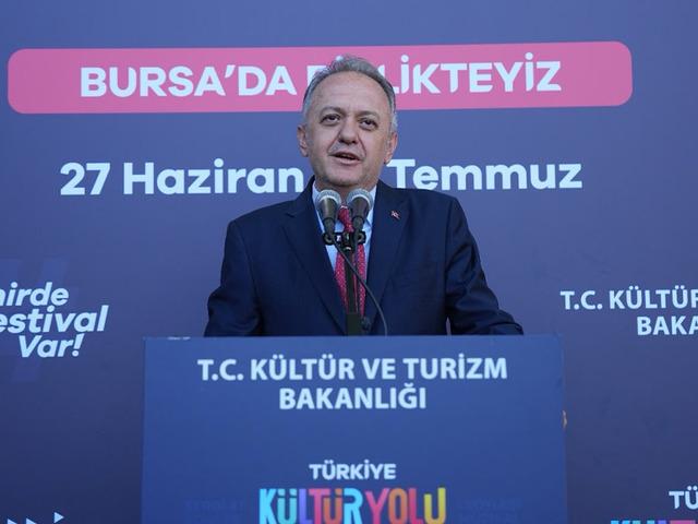 K&uuml;lt&uuml;r, sanat ve gastronominin kalbi Bursa K&uuml;lt&uuml;r Yolu Festivali'nde atıyor